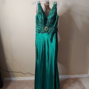 NWT Alexa Design Green Formal Gown Mermaid Style